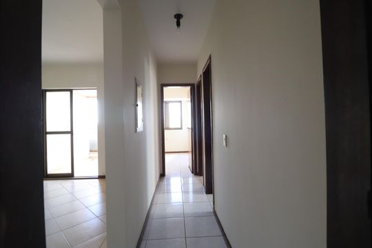 Corredor de apartamento para alugar com 3 quartos, 95m² em Centro, Uberlândia
