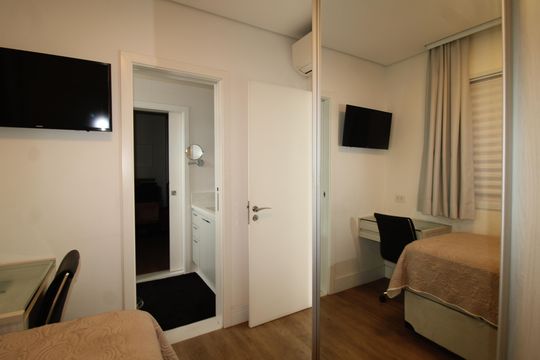 Suíte de apartamento para alugar com 3 quartos, 220m² em Santa Teresinha, São Paulo