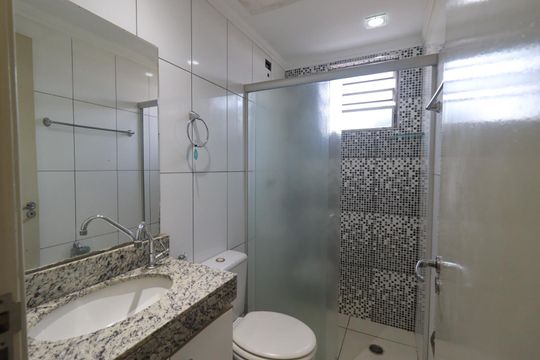 Banheiro de apartamento para alugar com 2 quartos, 43m² em Parque Residencial Lagoinha, Ribeirão Preto