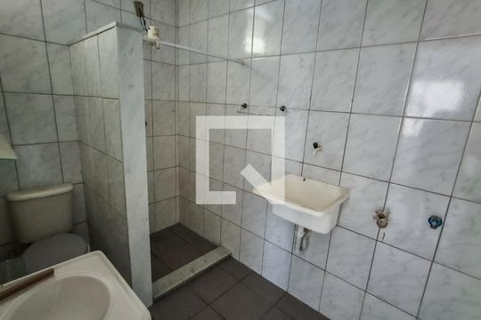 Banheiro de apartamento para alugar com 1 quarto, 43m² em Bonsucesso, Rio de Janeiro