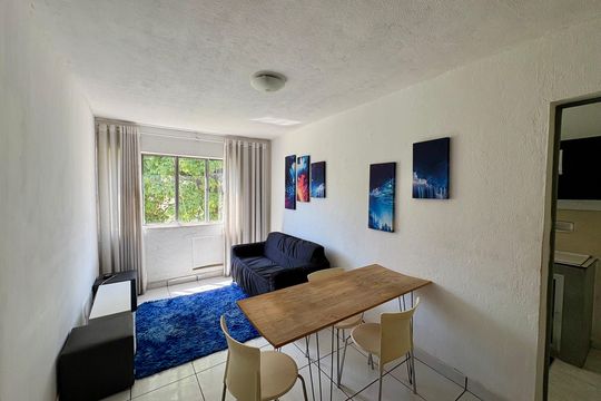 Sala de apartamento para alugar com 1 quarto, 50m² em Taquara, Rio de Janeiro