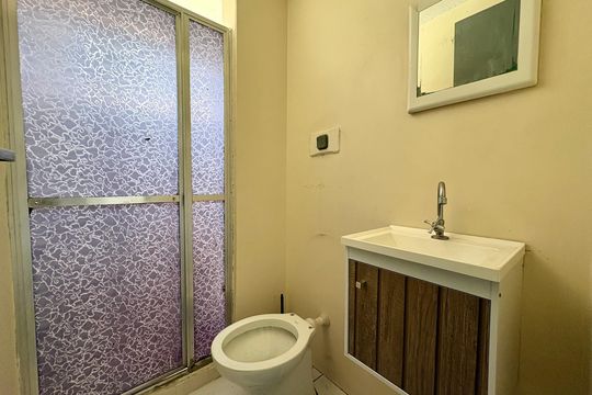 Banheiro de apartamento para alugar com 1 quarto, 50m² em Taquara, Rio de Janeiro