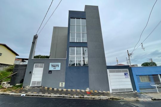 Fachada + Placa de apartamento para alugar com 2 quartos, 40m² em Vila Santa Teresa, São Paulo