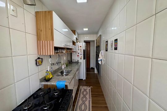 Cozinha de apartamento à venda com 2 quartos, 57m² em Tanque, Rio de Janeiro