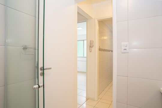 Banheiro de apartamento para alugar com 1 quarto, 35m² em Bela Vista, São Paulo