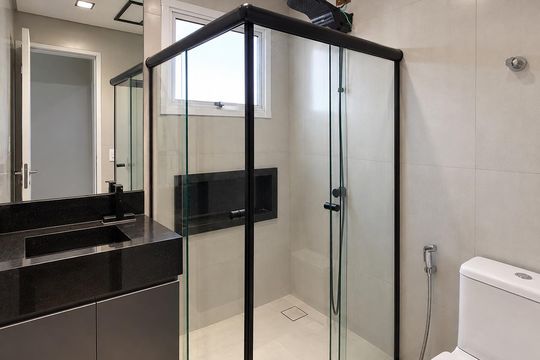 Banheiro de apartamento para alugar com 2 quartos, 55m² em Vila Scarpelli, Santo André