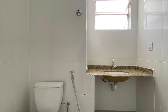 banheiro de apartamento para alugar com 2 quartos, 58m² em Centro, Belo Horizonte