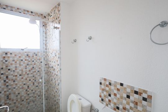 Banheiro de apartamento à venda com 2 quartos, 40m² em Jardim Boa Vista (zona Oeste), Osasco