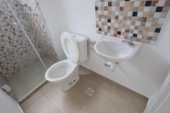 Banheiro de apartamento à venda com 2 quartos, 40m² em Jardim Boa Vista (zona Oeste), Osasco