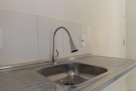 Cozinha - Torneira de apartamento para alugar com 2 quartos, 45m² em Roselândia, Cotia