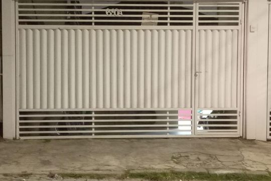 Garagem de casa à venda com 3 quartos, 100m² em Vila Conde do Pinhal, São Paulo