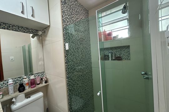 Banheiro de apartamento à venda com 2 quartos, 49m² em Pilares, Rio de Janeiro