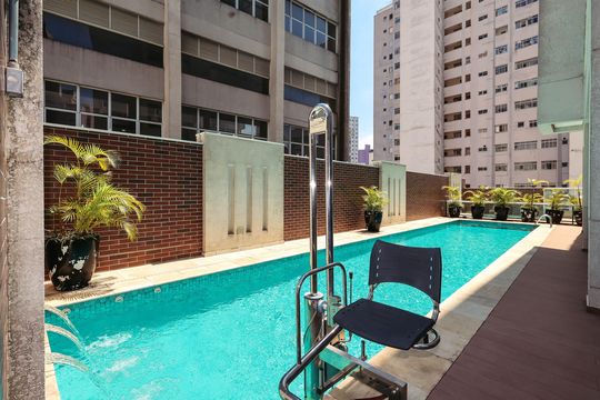 Piscina de apartamento para alugar com 2 quartos, 65m² em Liberdade, São Paulo