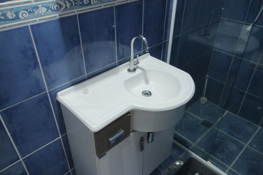 Banheiro de apartamento para alugar com 1 quarto, 58m² em Ponta da Praia, Santos