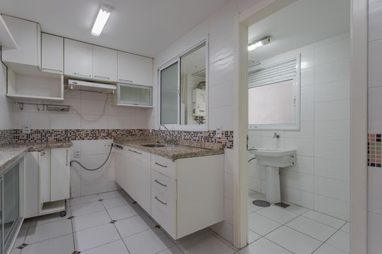 Cozinha e Área de Serviço de apartamento para alugar com 3 quartos, 95m² em Jardim Europa, Porto Alegre