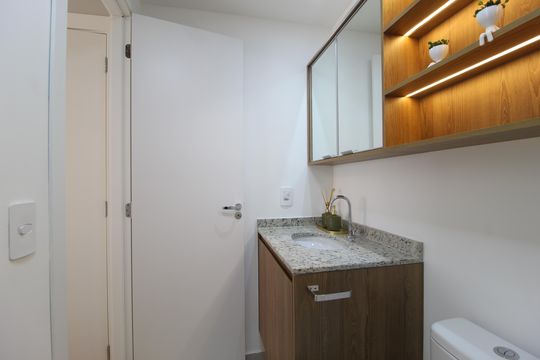 Banheiro da Suíte de apartamento para alugar com 1 quarto, 26m² em Vila Nova Conceição, São Paulo