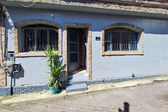 Fachada de casa para alugar com 2 quartos, 120m² em Engenhoca, Niterói
