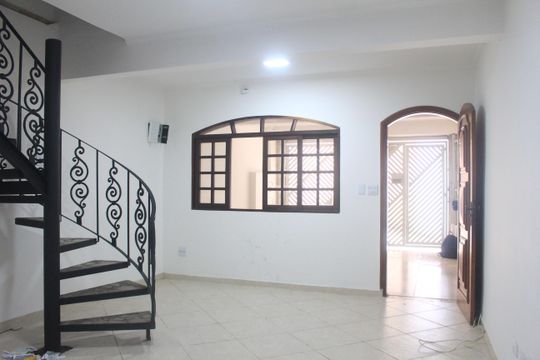 Casa à venda com 3 quartos, 150m² em Santa Maria, São Caetano do Sul