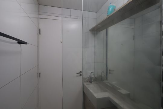 Banheiro de apartamento à venda com 2 quartos, 41m² em Mato Grande, Canoas