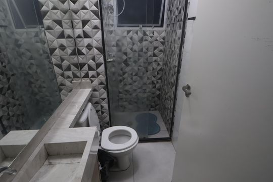 Banheiro de apartamento à venda com 2 quartos, 41m² em Mato Grande, Canoas