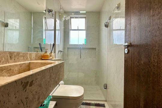 banheiro 2 de apartamento à venda com 3 quartos, 216m² em Jardim America, Belo Horizonte
