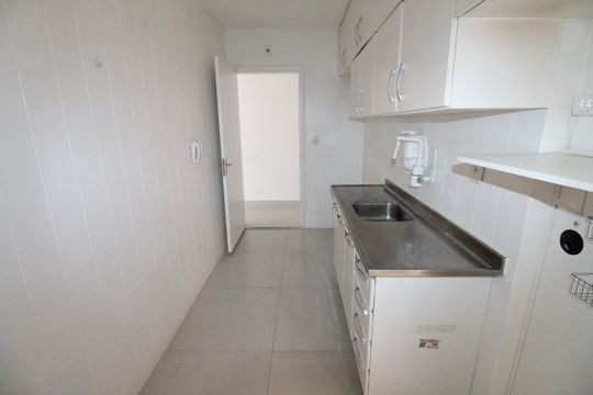 Cozinha de apartamento para alugar com 3 quartos, 90m² em Vila Adyana, São José dos Campos