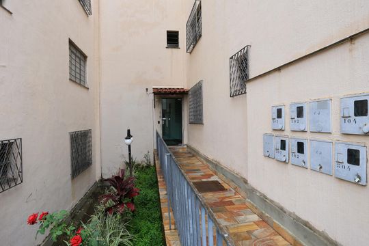 Entrada de apartamento para alugar com 3 quartos, 76m² em Sagrada Família, Belo Horizonte