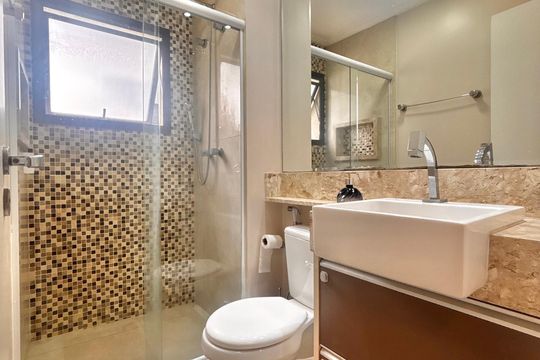 Banheiro suíte  de apartamento à venda com 2 quartos, 62m² em Continental, Osasco