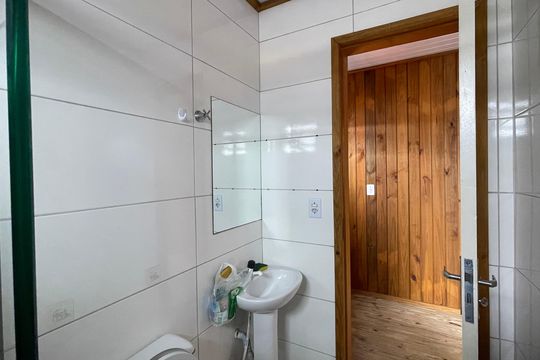 Banheiro de kitnet/studio para alugar com 1 quarto, 30m² em Forquilhas, São José