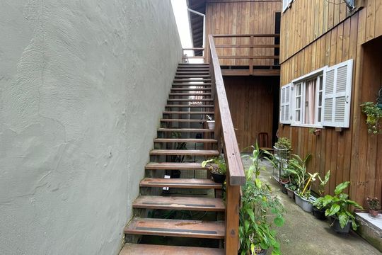 Escada de kitnet/studio para alugar com 1 quarto, 30m² em Forquilhas, São José