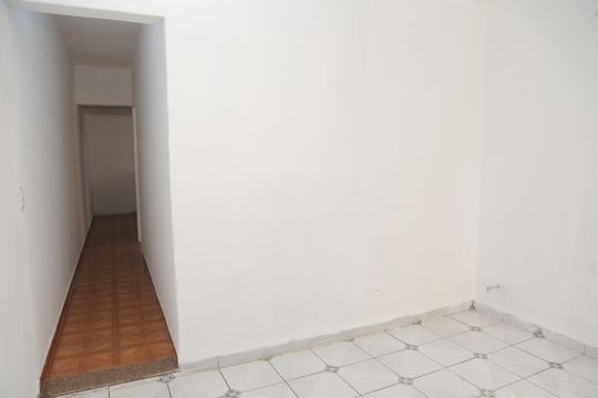 Sala/corredor de entrada de casa para alugar com 1 quarto, 60m² em Vila Zefira, São Paulo