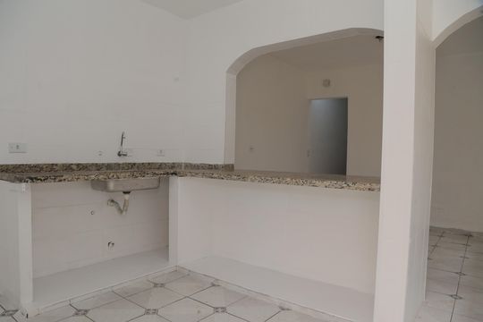 Cozinha de casa para alugar com 1 quarto, 60m² em Vila Zefira, São Paulo