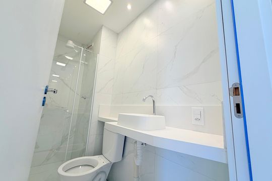 Banheiro  de apartamento para alugar com 2 quartos, 32m² em Jardim Caravelas, São Paulo