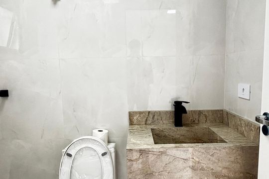 Banheiro da Suíte de apartamento à venda com 2 quartos, 119m² em Jardim Pilar, Santo André