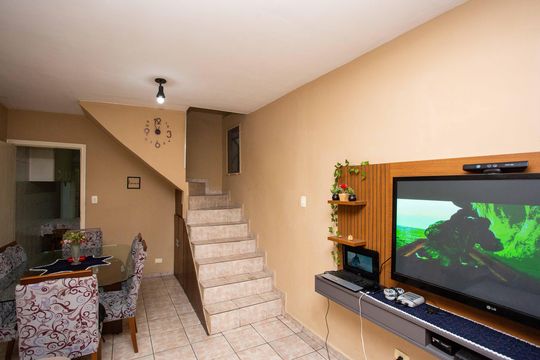 Casa à venda com 3 quartos, 200m² em Jardim Rubilene, Diadema