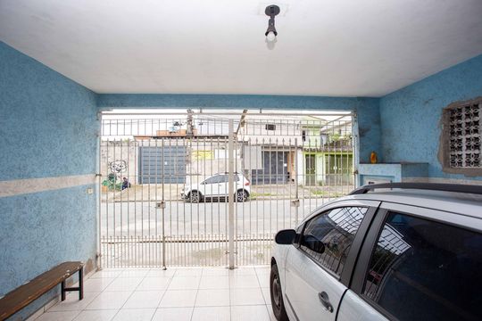 Garagem de casa à venda com 3 quartos, 200m² em Jardim Rubilene, Diadema