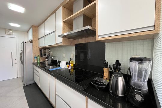 Cozinha de apartamento para alugar com 2 quartos, 80m² em Barra da Tijuca, Rio de Janeiro