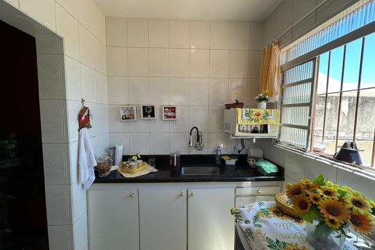 Casa à venda com 2 quartos, 250m² em Parque Recreio, Contagem