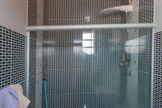 Banheiro da Suíte 1 de casa à venda com 3 quartos, 180m² em Parque Residencial Vila União, Campinas