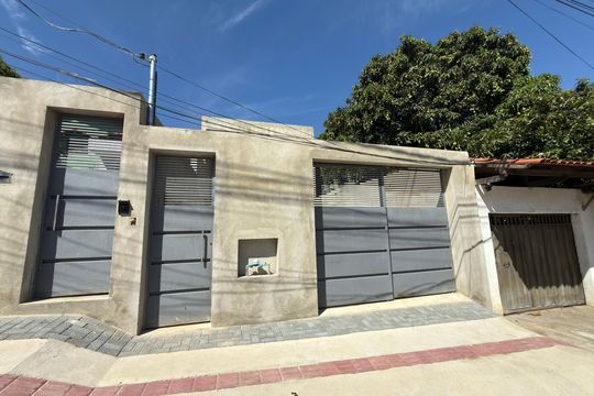 Fachada de casa à venda com 3 quartos, 360m² em Fonte Grande, Contagem