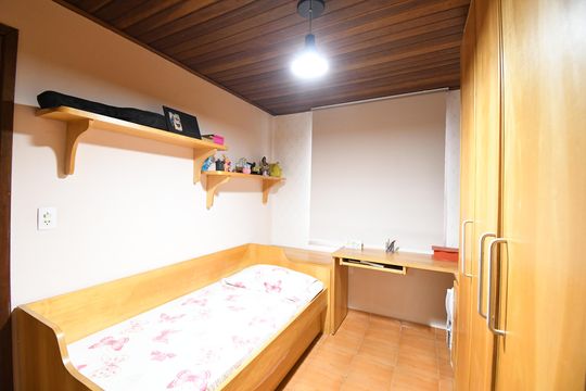 Quarto 2 casa 2 de casa à venda com 7 quartos, 407m² em Cajuru, Curitiba