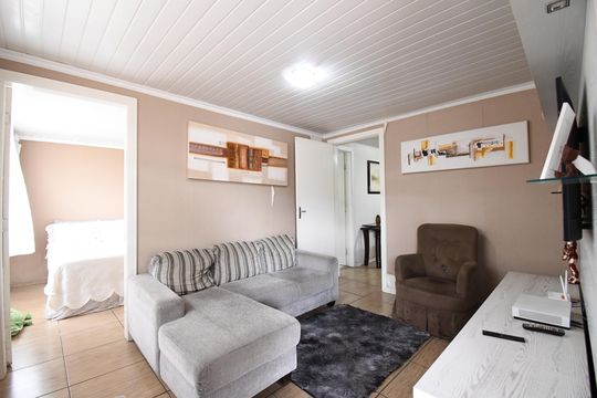 Casa à venda com 7 quartos, 407m² em Cajuru, Curitiba