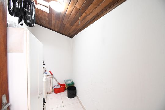 Área de Serviço casa 2 de casa à venda com 7 quartos, 407m² em Cajuru, Curitiba