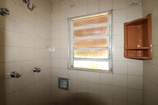 Banheiro de casa para alugar com 3 quartos, 300m² em Jardim Camargo Novo, São Paulo