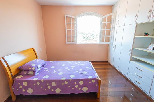 quarto 4 de casa à venda com 6 quartos, 363m² em Planalto, Belo Horizonte