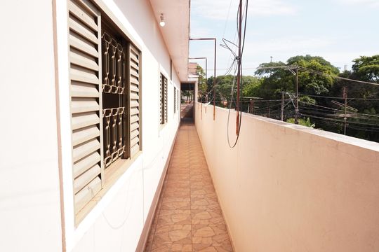 Corredor externo de casa para alugar com 3 quartos, 240m² em Parque Delta, São Carlos