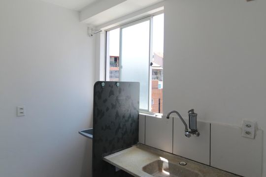 Cozinha e Área de Serviço de apartamento para alugar com 2 quartos, 40m² em Heliópolis, Belo Horizonte