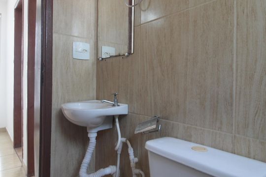 Banheiro Social de apartamento para alugar com 2 quartos, 40m² em Heliópolis, Belo Horizonte