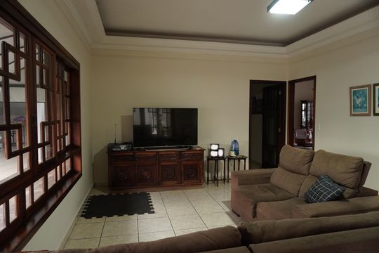 Sala de casa para alugar com 6 quartos, 500m² em Parque dos Timburis, São Carlos