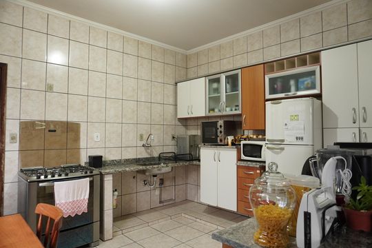 Sala de jantar e cozinha de casa para alugar com 6 quartos, 500m² em Parque dos Timburis, São Carlos